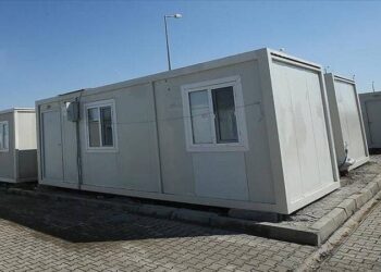 Depremlerin üzerinden 2 yıl geçmesine rağmen, 650 bin kişi konteynerde yaşamaya devam ediyor