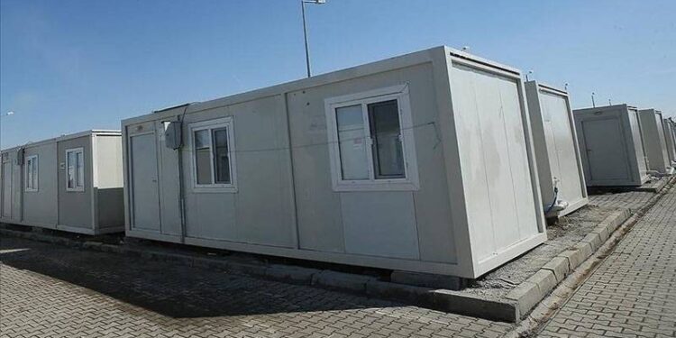 Depremlerin üzerinden 2 yıl geçmesine rağmen, 650 bin kişi konteynerde yaşamaya devam ediyor
