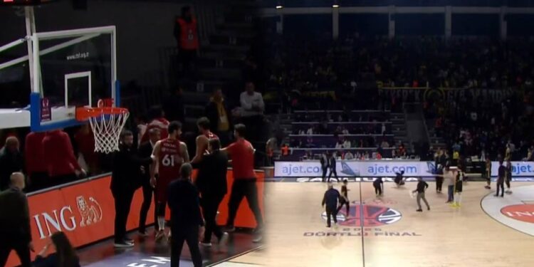 Dev Derbide Gergin Anlar! Fenerbahçe Beko-Galatasaray Maçında Ortalık Karıştı