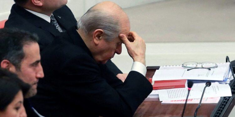 Devlet Bahçeli hastaneye kaldırıldı