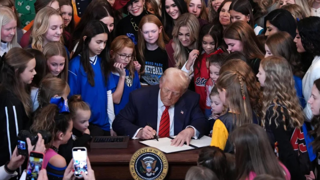 Donald Trump Trans Sporcuları Kadın Müsabakalarından Men Etti