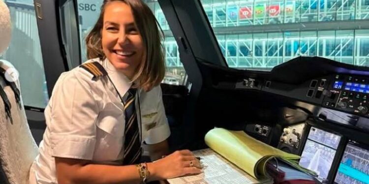 Dünya’nın en büyük yolcu uçağının kaptan koltuğunda ilk Türk kadın pilot