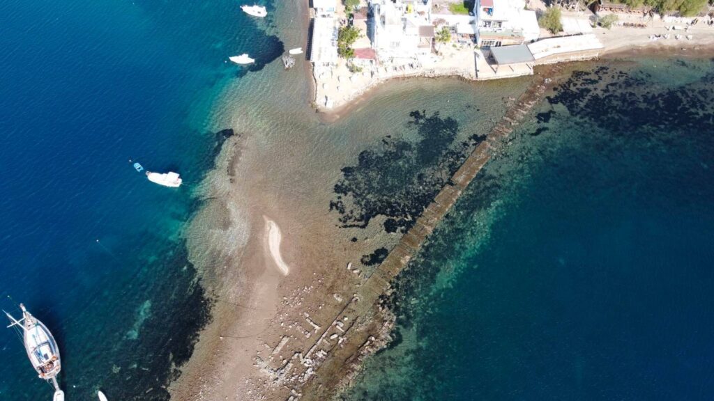 Ege'deki deprem fırtınası sonrası deniz çekildi, antik kentler ortaya çıktı: Uzmanlardan açıklamalar geldi