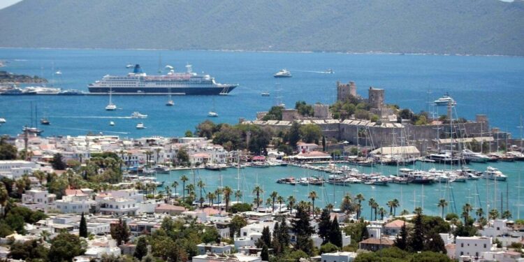 Ege’nin İncisi İçin Yeni Hedef, 6 Bin İranlı Turistten Sonra Şimdi de 15 Bin