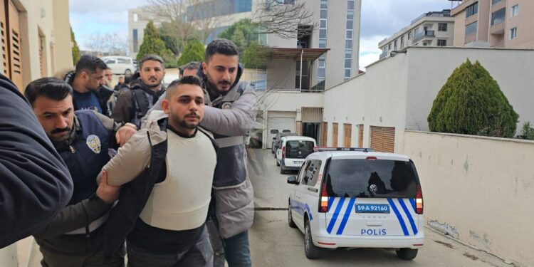 Eğlence Mekanında Silahlı Kavga: Ölü ve Yaralılar Var