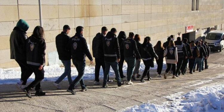Elazığ merkezli 9 ilde dolandırıcılık operasyonu: 18 zanlı tutuklandı