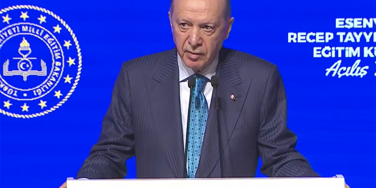 Erdoğan’dan ‘dijital mecra’ açıklaması: “Körpe dimağların işgal edilmesine seyirci kalamayız”