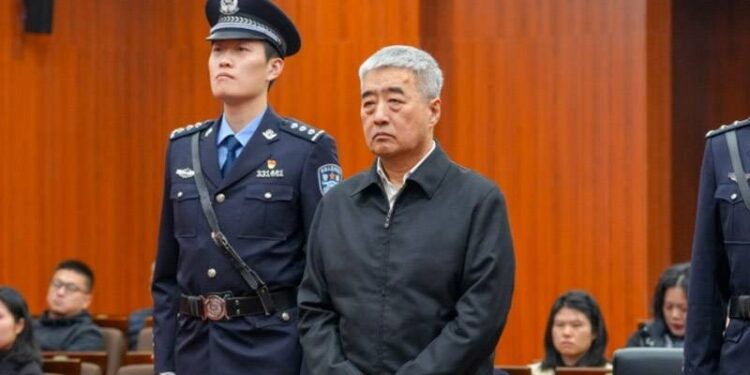 Eski ICBC yöneticisi idama mahkûm edildi