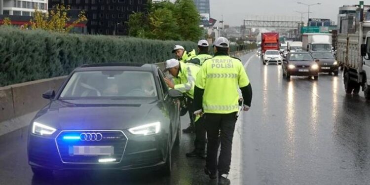 Eski ve yeni milletvekilleri trafikte cezadan ömür boyu muaf tutulacak!