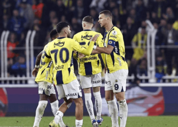 Fenerbahçe Dinlenmeden Top Başı Yaptı