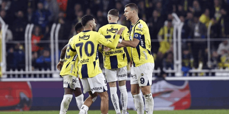 Fenerbahçe Dinlenmeden Top Başı Yaptı