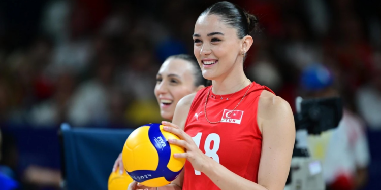 Fenerbahçe ile Adı Anılıyordu: Zehra Güneş İmzayı Attı