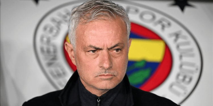 Fenerbahçe'de Kadro Dışı Kalan İsimden Mourinho'ya Mesaj