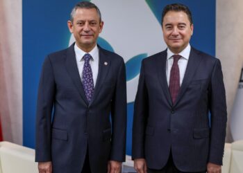 Genel Başkanlık Döneminde İlk! Özgür Özel, Ali Babacan'ı Ziyaret Etti
