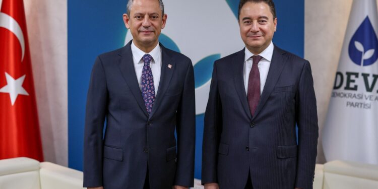 Genel Başkanlık Döneminde İlk! Özgür Özel, Ali Babacan'ı Ziyaret Etti