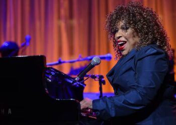 Grammy Ödüllü Sanatçı Roberta Flack Yaşamını Yitirdi