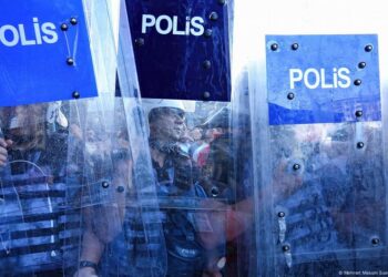 HDK gözaltıları: Hukuksuzluk tepkisi büyüyor