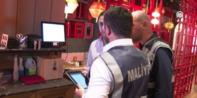 Hasılat denetimi başladı, lokantalarda kasaya Maliye elemanları oturdu