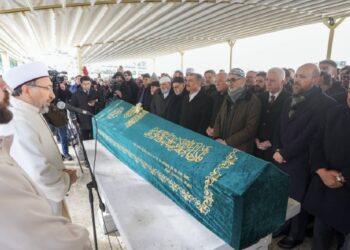 Hattat Hasan Çelebi İstanbul'da son yolculuğuna uğurlandı