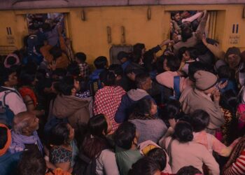 Hindistan'da Tren İstasyonunda Facia, Çok Sayıda Ölü ve Yaralı Var