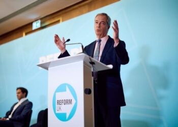 İNGİLTERE | Aşırı sağ anketlerde ilk sıraya yükseldi