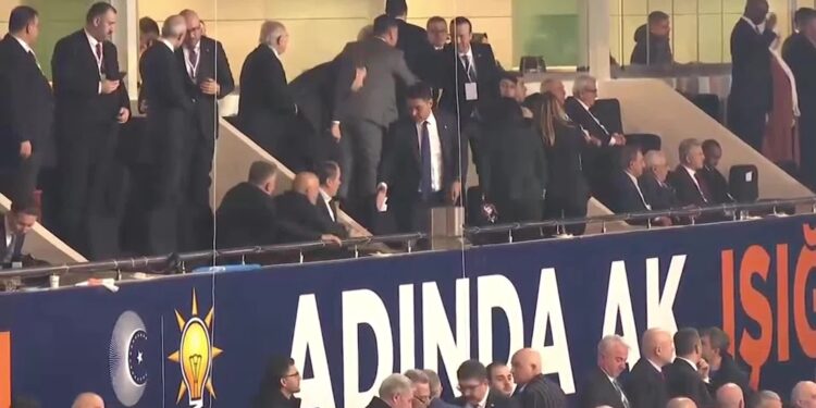 İYİ Parti heyeti AKP Kongresi’ni terk etti: ‘Dolandırıcılıktır’