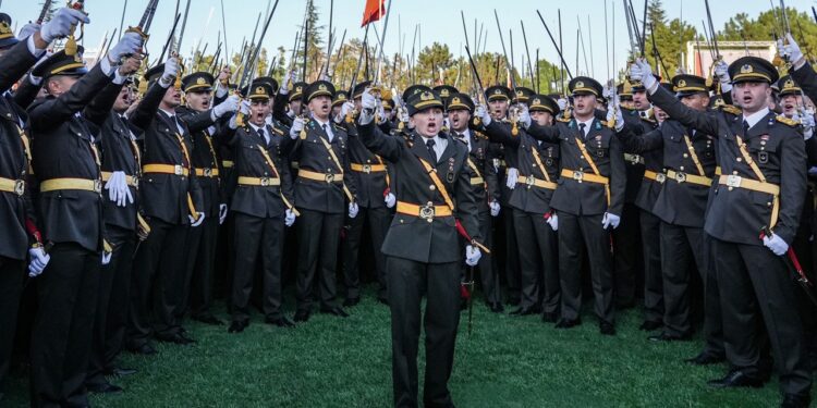 İhraç Kararına Karşı Hukuk Mücadelesi... O Teğmen Harekete Geçti
