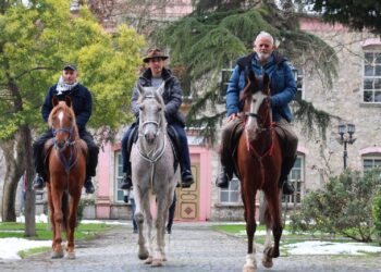 İspanya'dan at sırtında hac yolculuğuna çıkan hacı adayları İstanbul'a ulaştı
