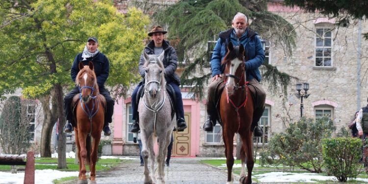 İspanya'dan at sırtında hac yolculuğuna çıkan hacı adayları İstanbul'a ulaştı