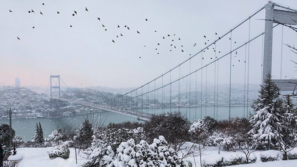 İstanbul için peş peşe kar uyarıları: Uçuş iptalleri de yaşanıyor!