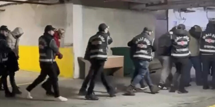İstanbul merkezli 8 ilde operasyon: Gözaltına alınan 32 tefeci kefaletle serbest kaldı