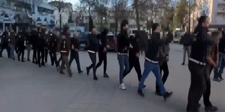 İstanbul merkezli IŞİD operasyonunda gözaltına alınan 33 şüpheli tutuklandı