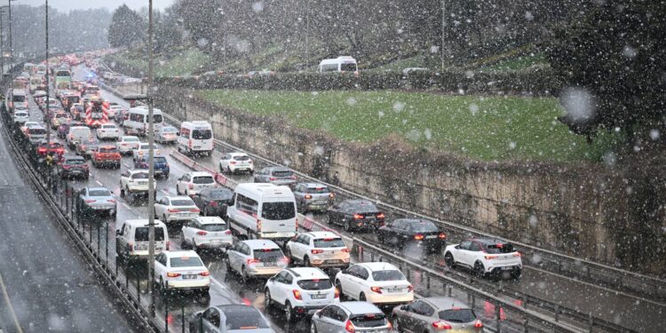 İstanbul’a 10 cm'ye kadar kar geliyor!