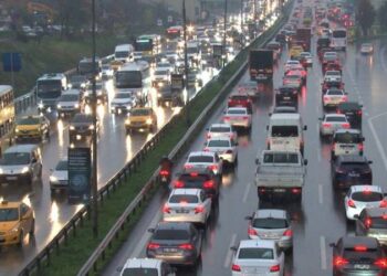 İstanbul’da yeni haftada trafik yoğunluğu yüzde 76’ya kadar çıktı