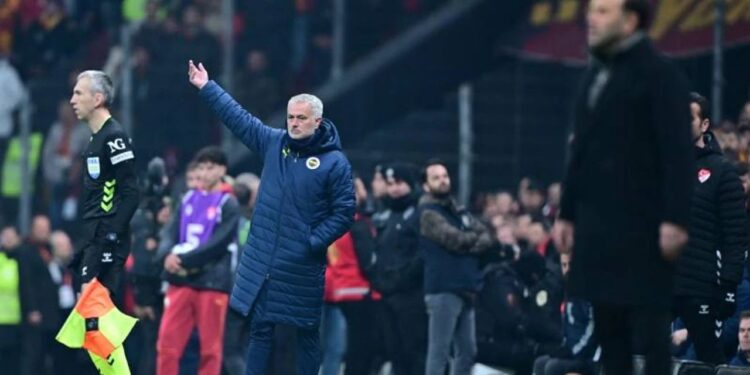 Jose Mourinho'ya Verilen Dört Maçlık Ceza Dünya Basınında