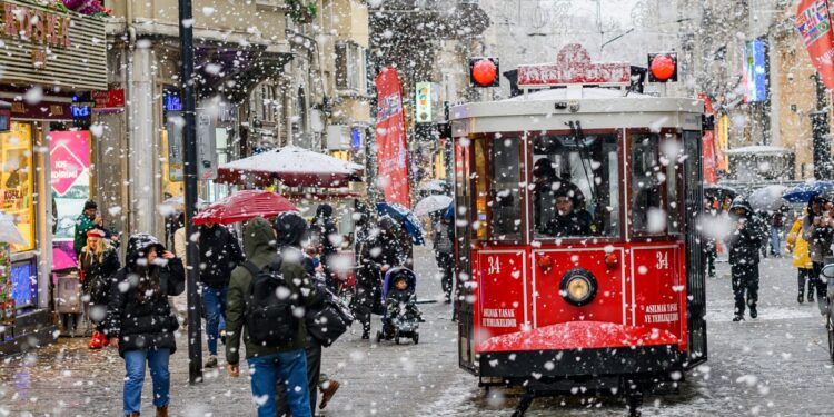 Kar geldi: 22 ilde okullar tatil
