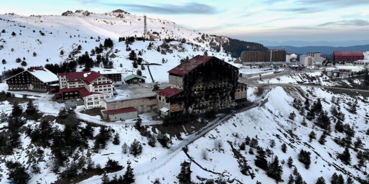 Kartalkaya yangınıyla ilgili müfettiş raporları tamamlandı; Bakan Yerlikaya'dan '15 gün' eleştirilerine yanıt: İhmali olanlar cezalarını çekecek