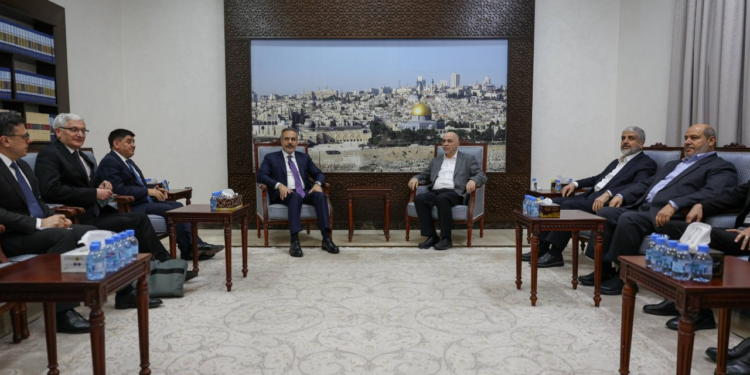 Katar'da Kritik Görüşme: Hakan Fidan, Hamas Yetkilileriyle Bir Araya Geldi