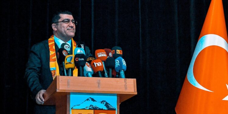 Kayserispor’da Yeni Yönetim Görev Dağılımını Yaptı