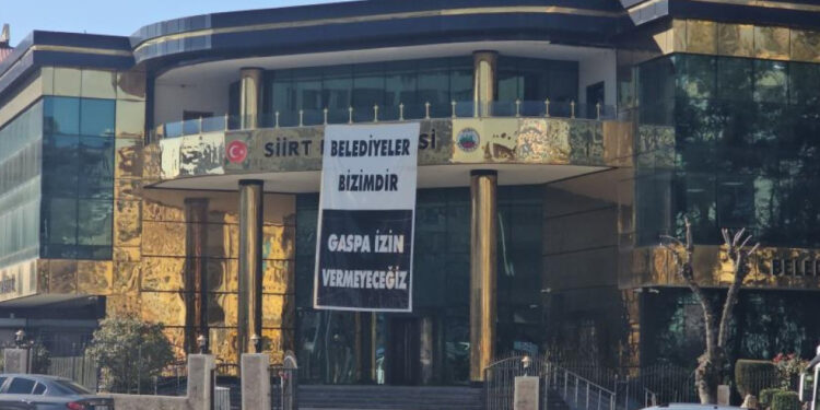 Kayyım atanmıştı;  Siirt Belediyesi’nde 35 personel işten çıkarıldı