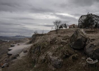 Keçiören'de mahalle sakinleri "heyelan korkusu" yaşıyor