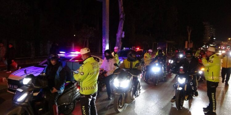 Kurallara Uymayan Motosiklet Sürücülerine Ceza Yağdı