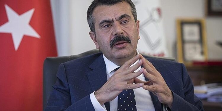 MEB bakanı Yusuf Tekin durmuyor!