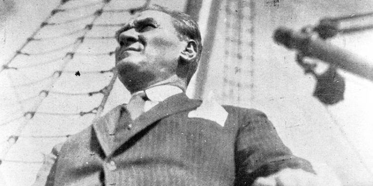 MİT 1935 tarihli raporu paylaştı; Atatürk o kadın için “ajan” demiş