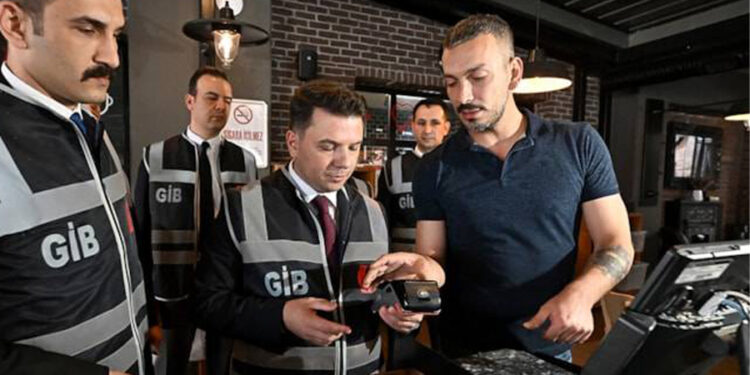 Maliyeciler lokantalarda kasaya oturdu: Günlük hâsılatı tespit ediyorlar