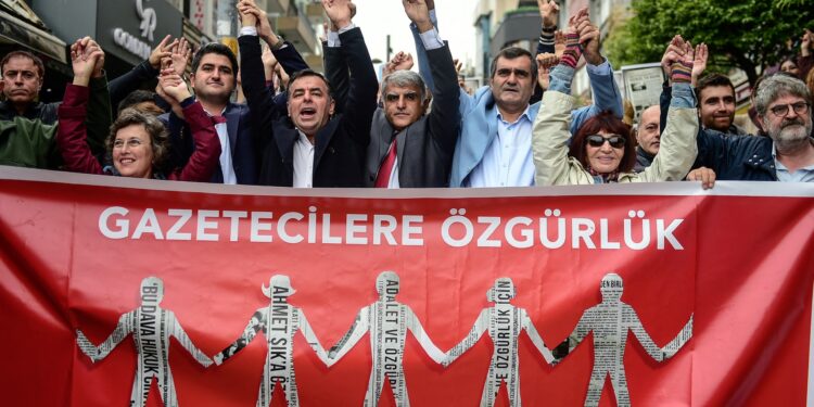 Medya Özgürlüğü Raporu: Gülen'in ölümünü haberleştirenler hedef alındı