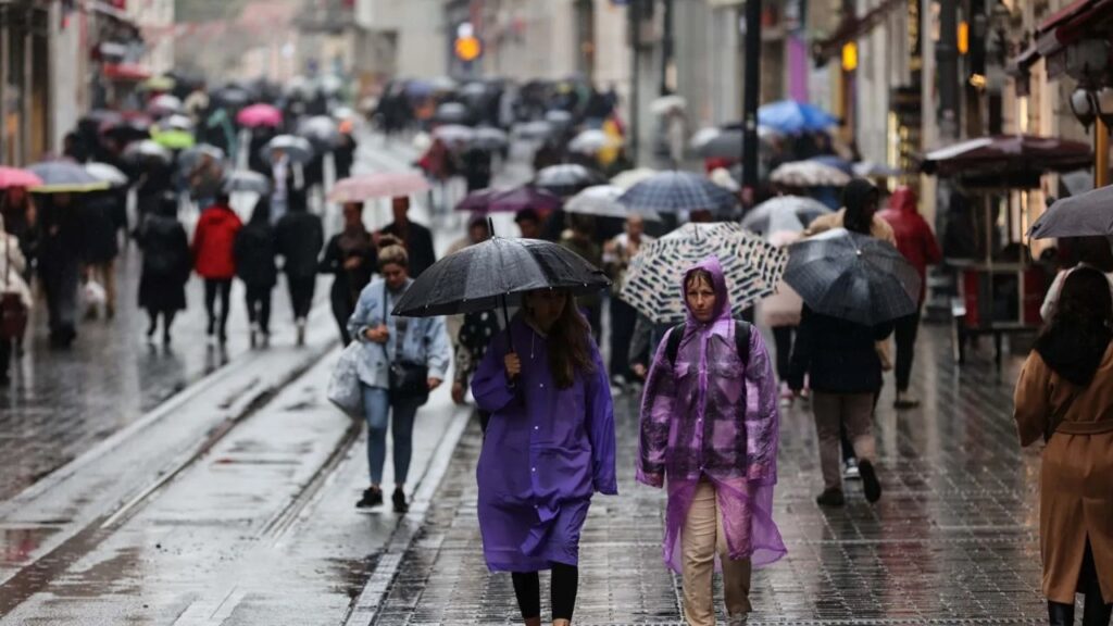 Meteoroloji'den Sağanak ve Kar Uyarısı: İstanbul, Ankara ve İzmir de Listede