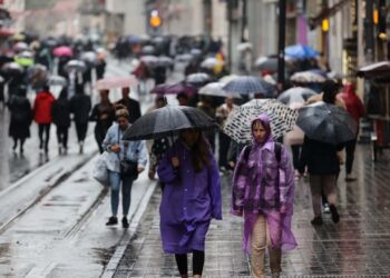 Meteoroloji'den Sağanak ve Kar Uyarısı: İstanbul, Ankara ve İzmir de Listede