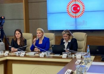 Milletvekillerinden komisyonda Zahide Yetiş tepkisi