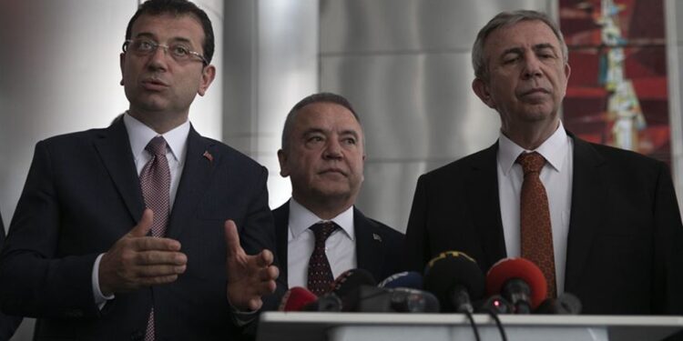 Muhittin Böcek'ten Dikkat Çeken Yorum: 'Birisi Cumhurbaşkanı Biri Başbakan Olur, Onlar Muhteşem Üçlü'